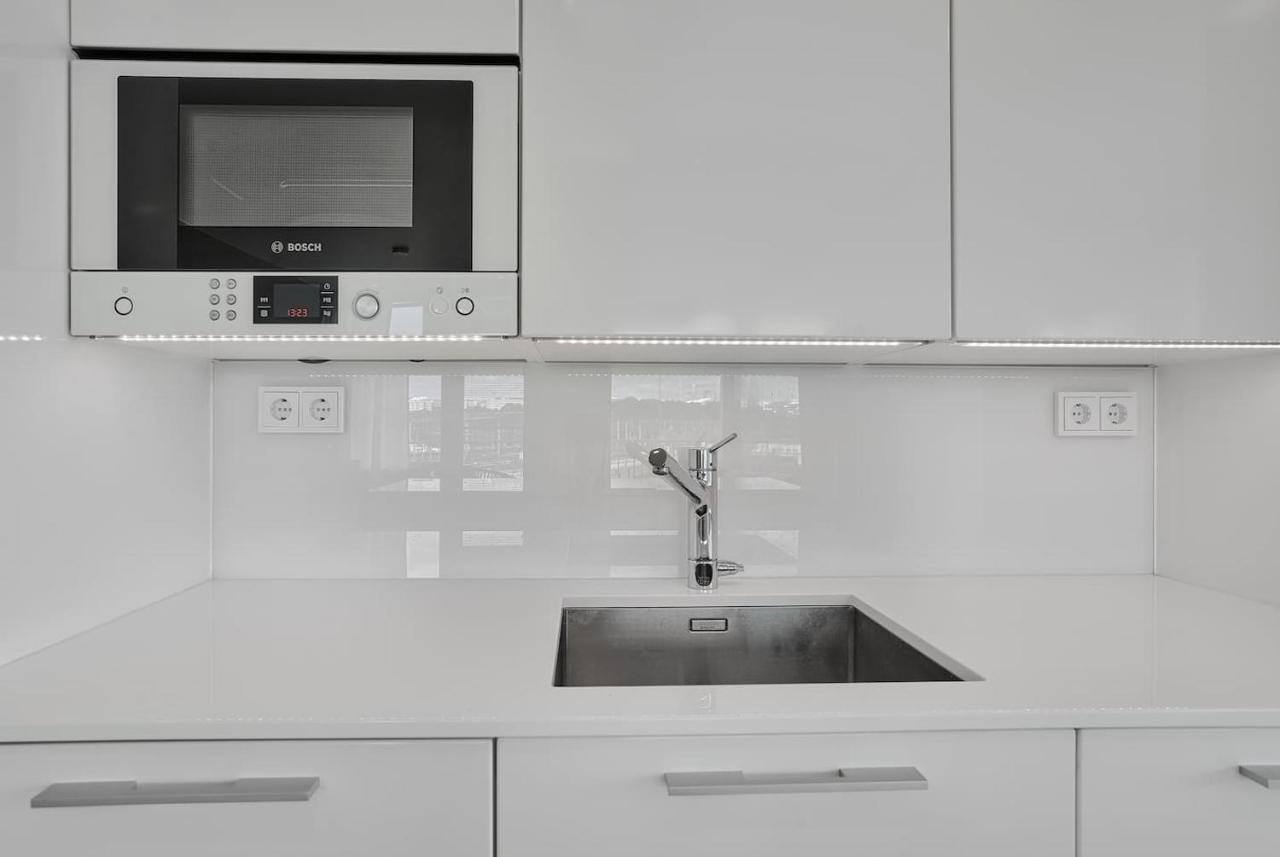 1br Center By The Park With Private Sauna, Balcony & View *